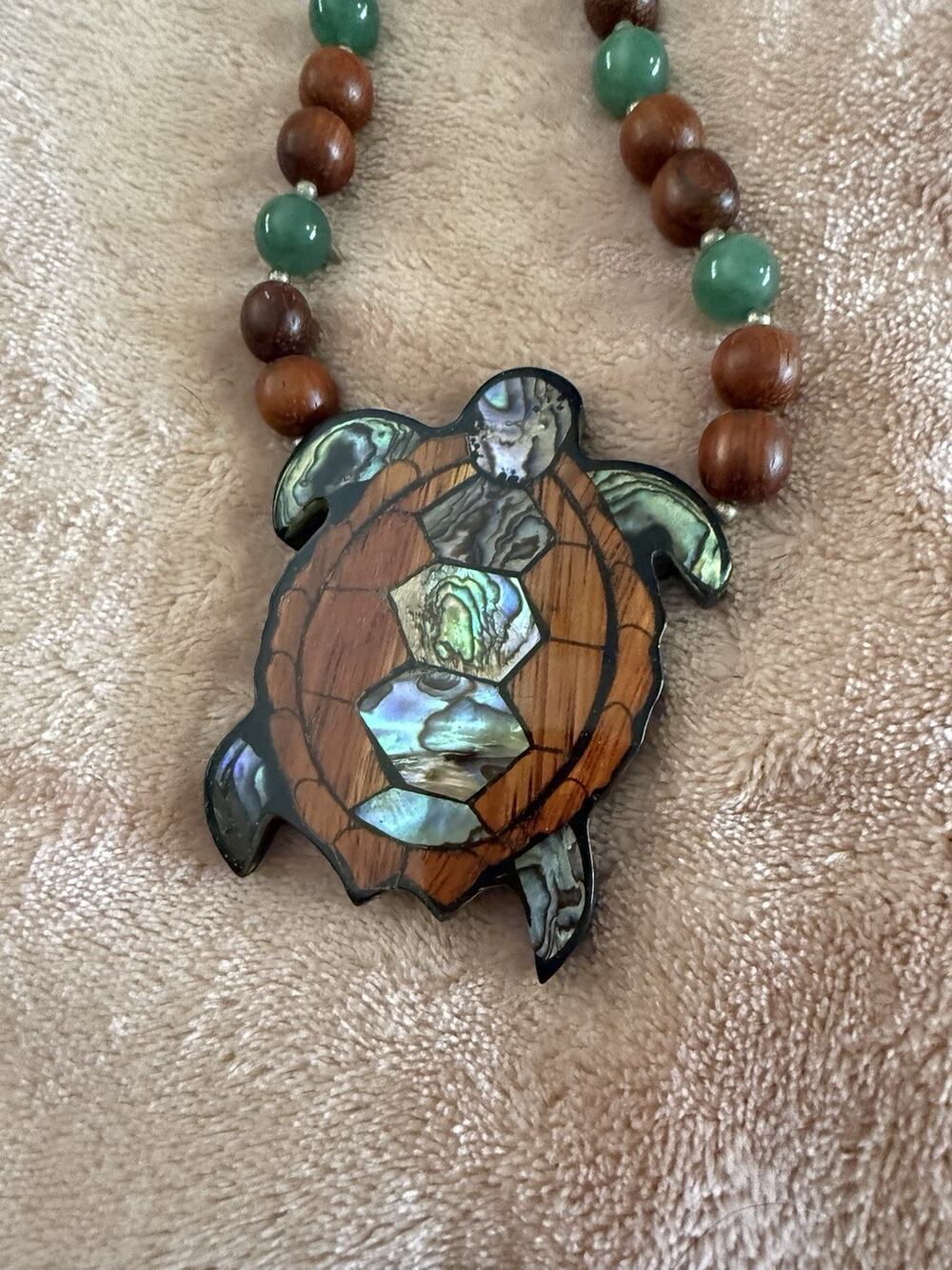 LEE SANDS Sea Turtle Necklace Abalone Wood Inlay Jade Beads 23"